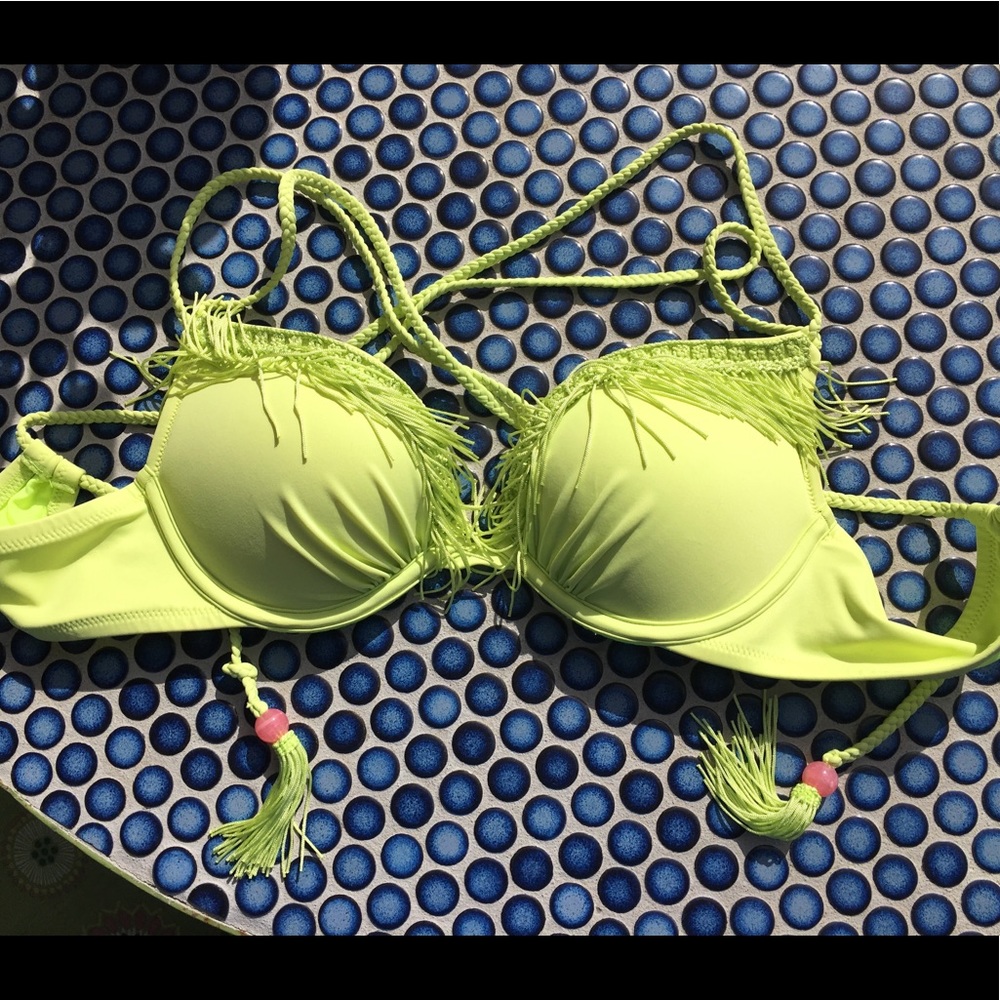 ☀️ Victoria’s Secret Green Fringe Bikini Top ☀️